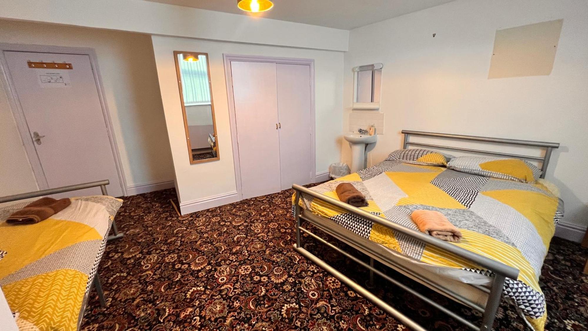 Castle Lodge Guest House 86-88 Sheil Rd L6 3Af Liverpool Eksteriør billede