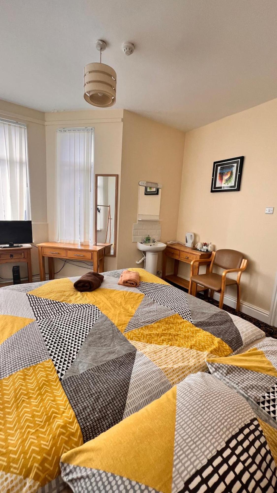 Castle Lodge Guest House 86-88 Sheil Rd L6 3Af Liverpool Eksteriør billede