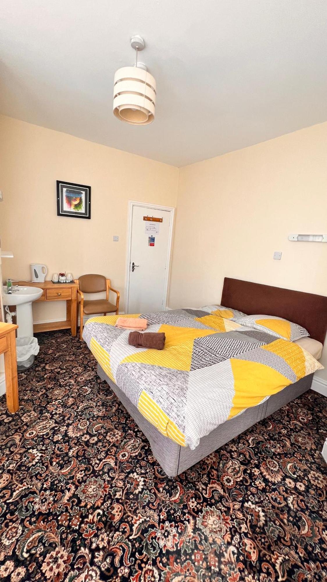 Castle Lodge Guest House 86-88 Sheil Rd L6 3Af Liverpool Eksteriør billede