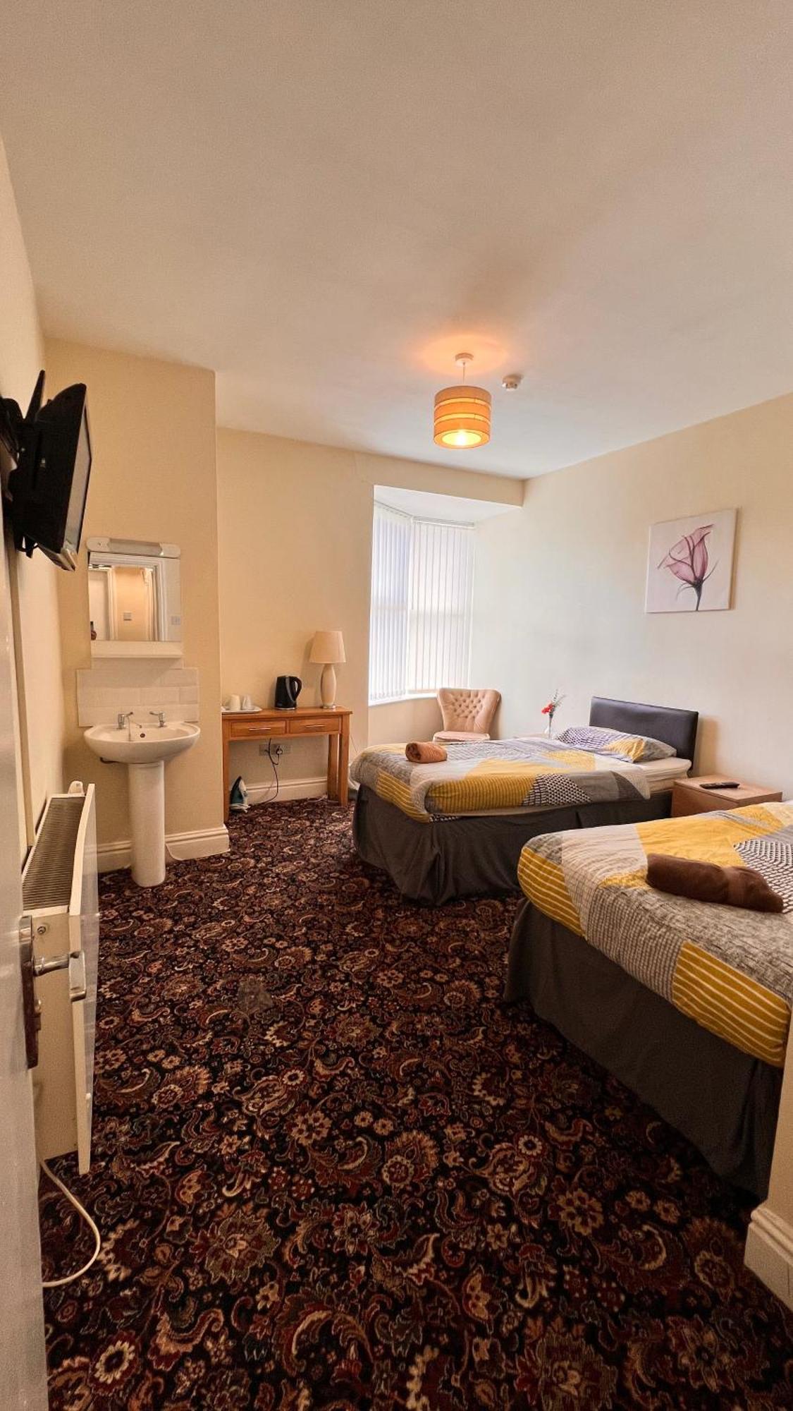 Castle Lodge Guest House 86-88 Sheil Rd L6 3Af Liverpool Eksteriør billede