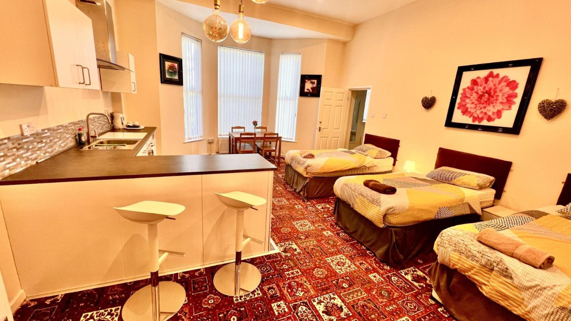 Castle Lodge Guest House 86-88 Sheil Rd L6 3Af Liverpool Eksteriør billede